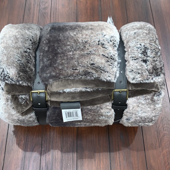 Mon Chateau Bedding Mon Chateau Luxurious Luxe Faux Fur Throw